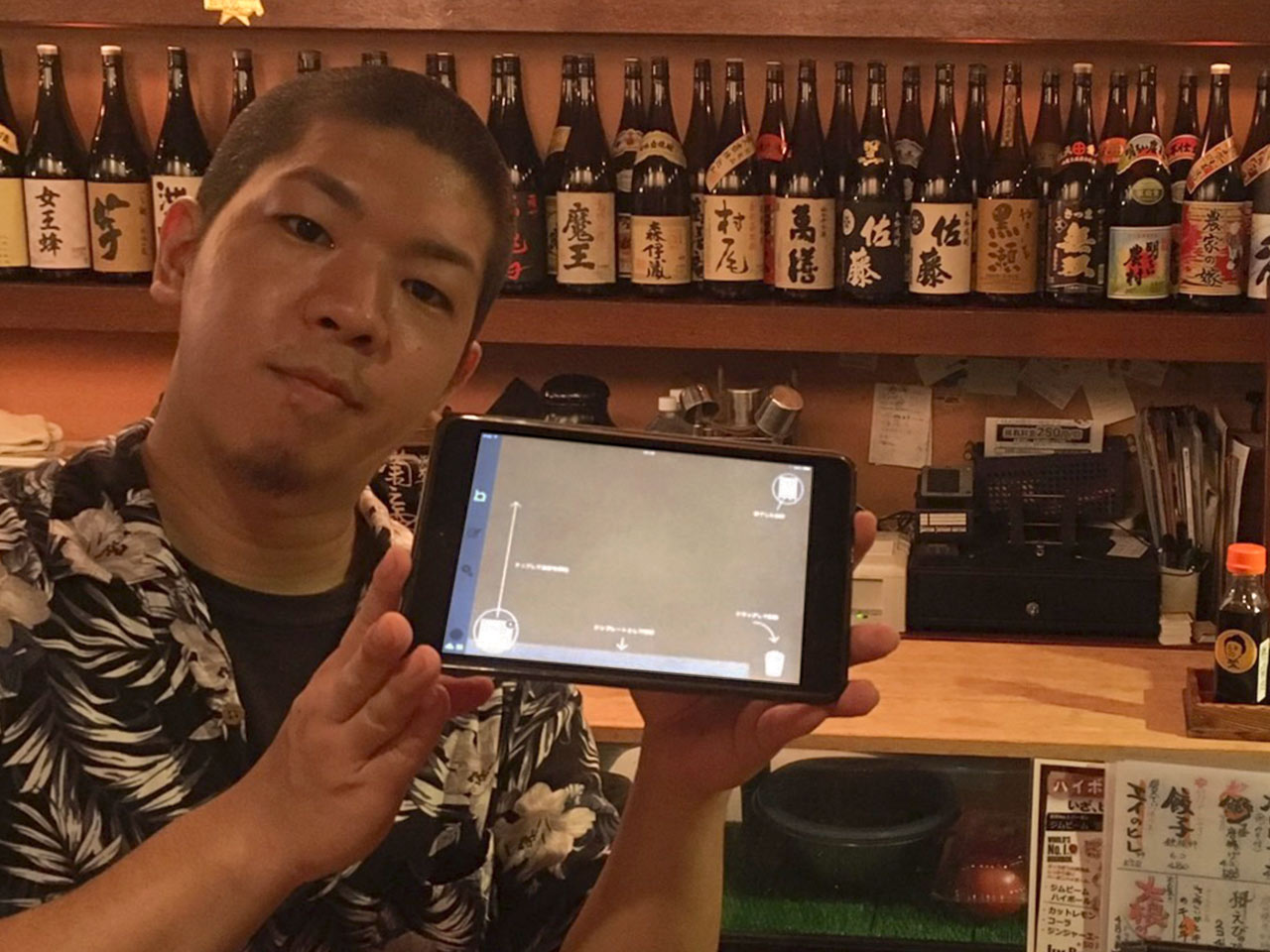 iPad POSレジ「ユビレジ」を持つ沖縄料理と地頭鶏 炎スタッフ様