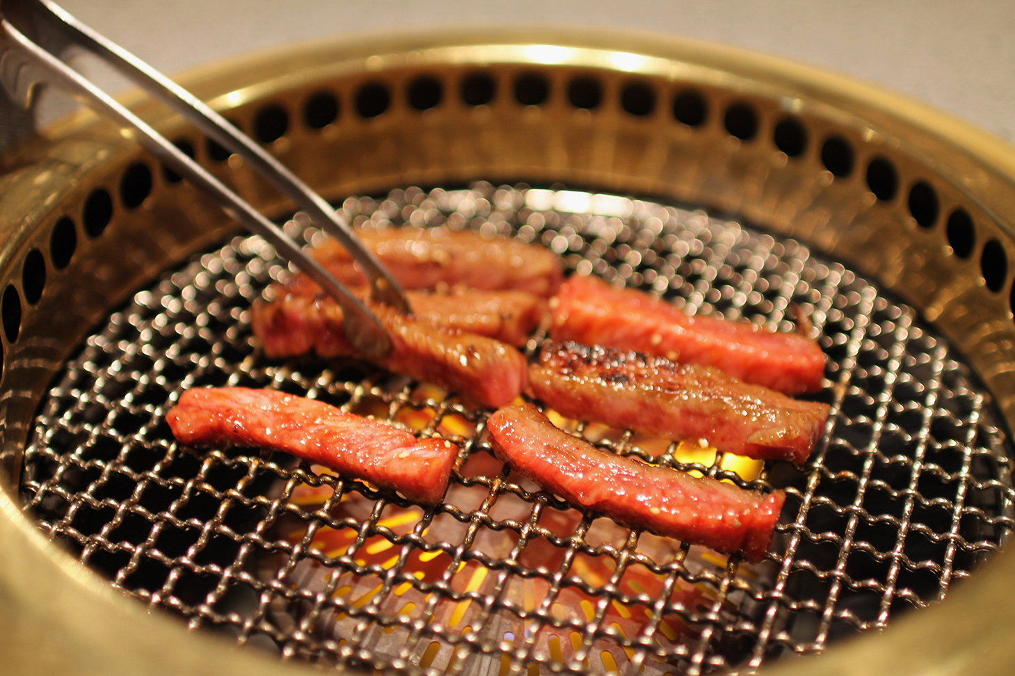 ソウルカルビ - 肉を焼くシーン