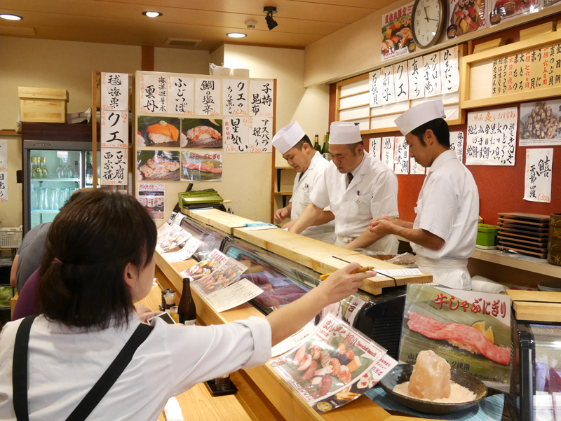 昼時の店内